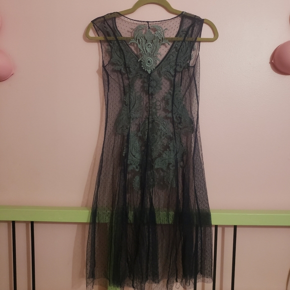 Embroidered overlay sheer dress - Picture 5 of 7